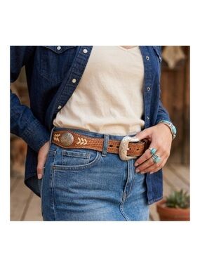 Women’s Leather Western Belt with Silver Concho & Engraved Buckle Size 34 in